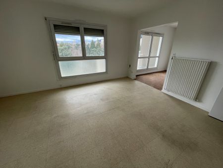 : Appartement 32 m² à Saint-Étienne - Photo 2