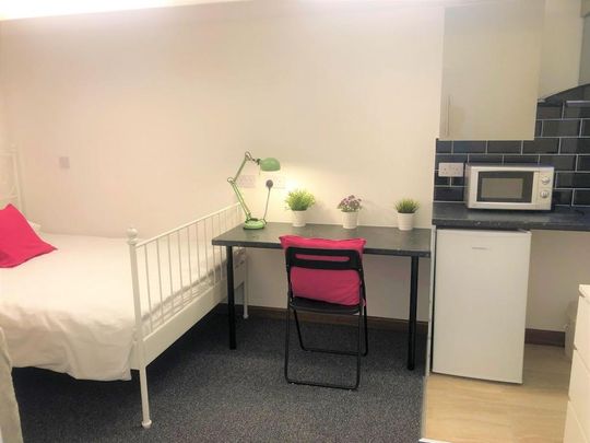 Studio to rent - Photo 1