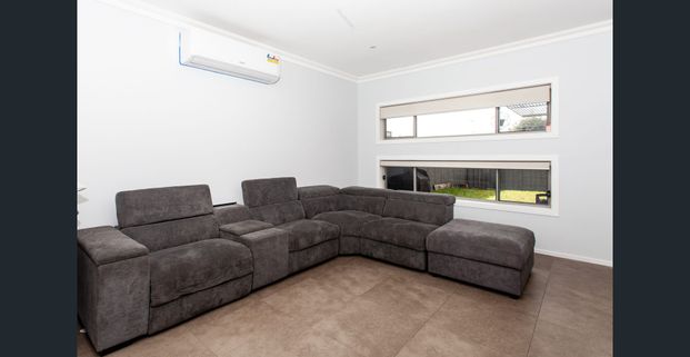 MODERN & STYLISH - Photo 1