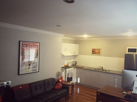 Affordable Living in Vibrant Yeronga! - Photo 5