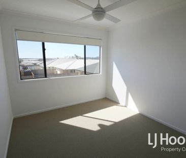 Stunning Townhouse In Perfect Location! - Photo 4