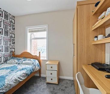 6 bedroom end of terrace house to rent - Photo 4