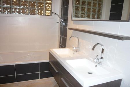 Location Maison 3 pièces 49m² MONTPEYROUX 34150 - Photo 3