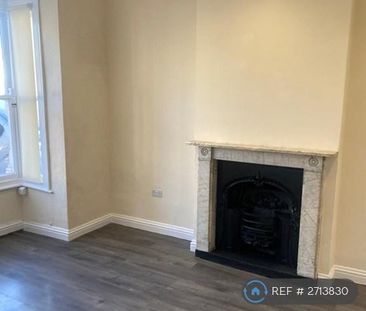 3 bedroom end of terrace house to rent - Photo 1