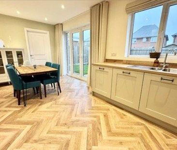 4 bedroom detached house to rent - Photo 2