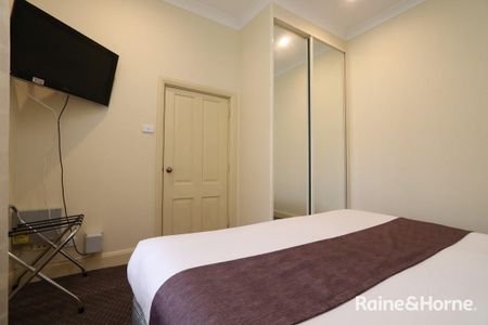 Fully Furnished 3 bedroom Semi located in CBD. Available 23.12.2025 - Photo 3