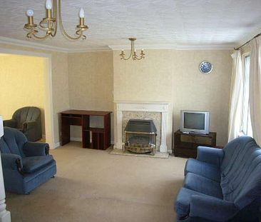 Bedroom Semi-detached House - Toddington Road, LU4 - Photo 3