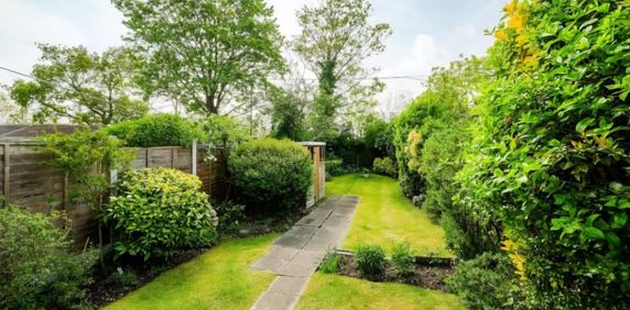 3 Bed Terraced House, Newbury Park, IG2 - Photo 2