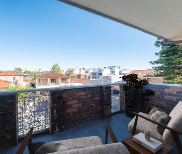 Spacious Two-Bedroom apartment - Top floor with Panoramic Views - Photo 2
