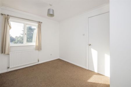 3 bed House To Let - Photo 4