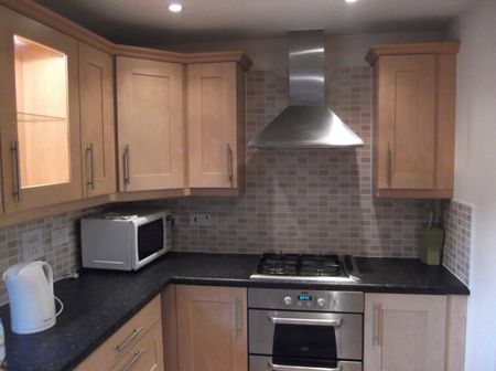 2 bedroom Flat - Cunningham Avenue, Salisbury Village, Hatfield - Photo 3