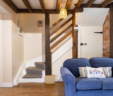 4 bedroom semi-detached house to rent - Photo 2