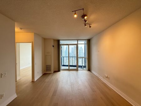 For Lease - 21 Carlton Street Unit# 3203, Toronto, Ontario - Photo 5