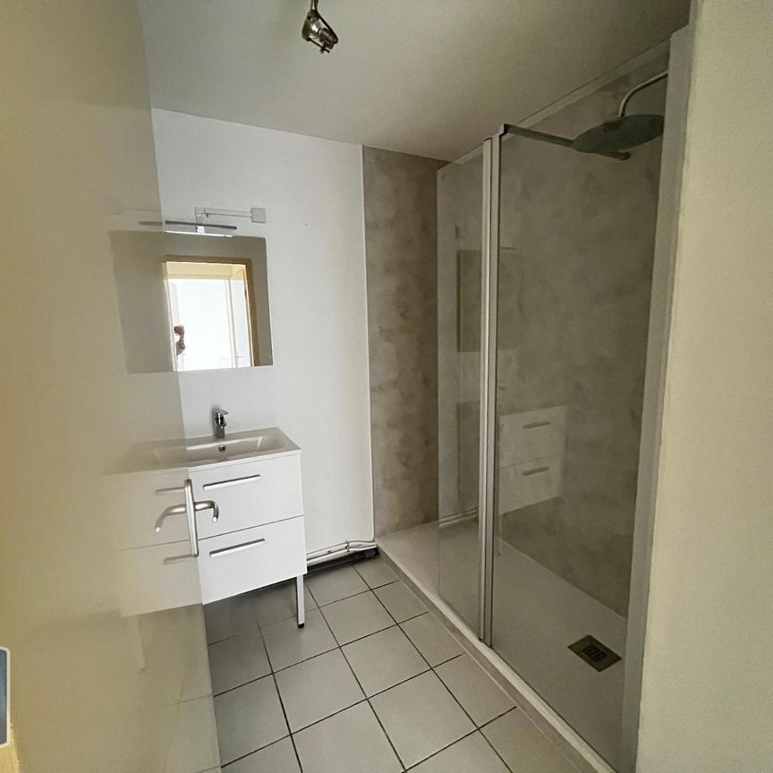 Location Appartement 2 pièces 48m² VAYRES 33870 - Photo 1