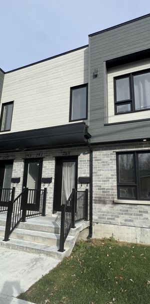Logement à Louer à Alma - Rue Collard - Photo 1