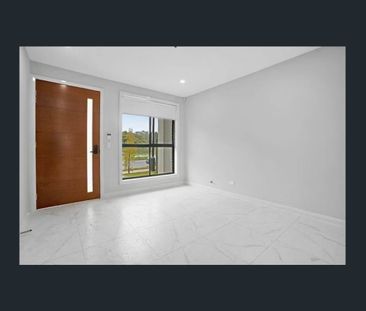 Modern 4-Bedroom Townhouse – Turn-Key Living in Sydney's North West - Photo 5