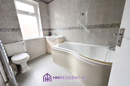 6 bedroom Terraced for rent Available 15/01/2025, this spacious six bedroom family home is ideally located on Wingrove Road, within walking distance of all local amenities and excellent transport links. - Photo 3