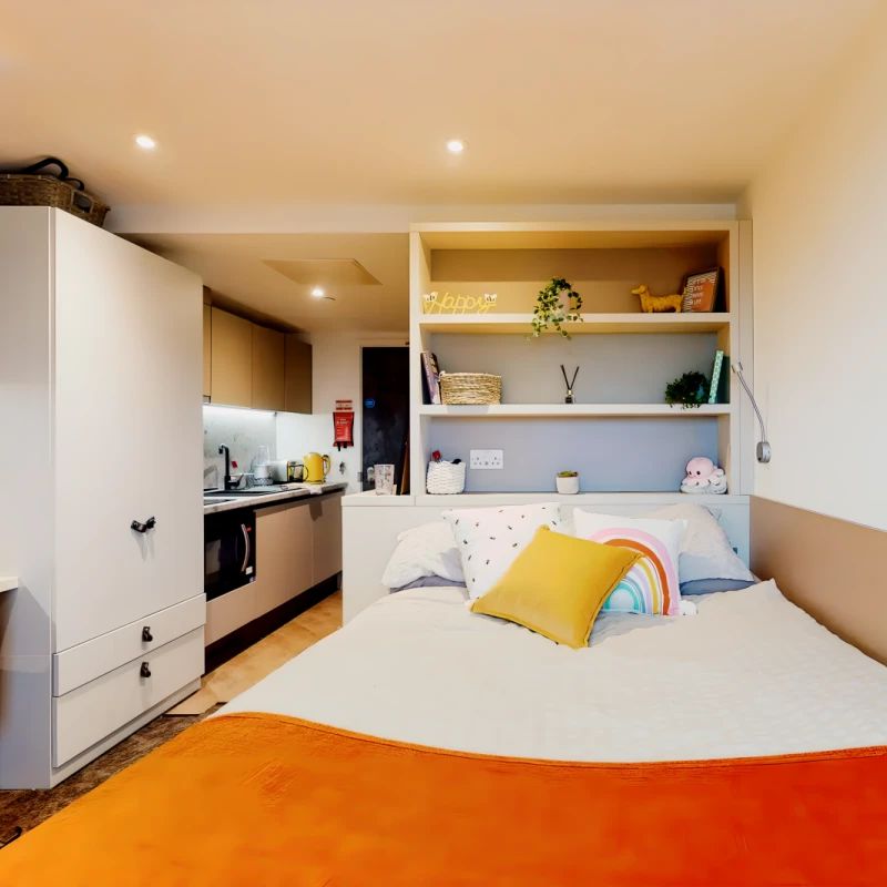 3 Bed Apartment - Photo 1