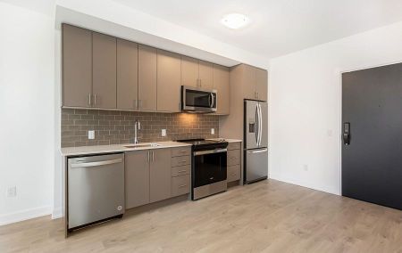 For Lease - 3220 William Coltson Avenue Unit# 628, Oakville, Ontario - Photo 4