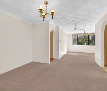 Unit 1/137 Old Burleigh Road - Photo 2