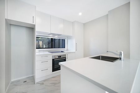 Upmarket Townhouse on Ayton - Photo 2