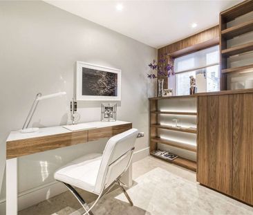 An exceptional and beautifully refurbished two bedroom apartment situated in Knightsbridge. - Photo 1