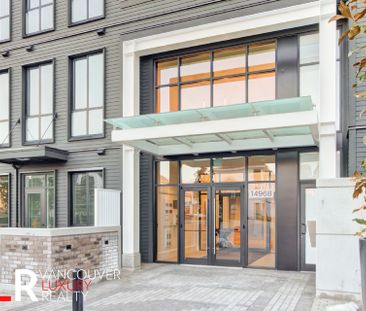 Condo in Surrey, BC - Photo 4