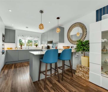 Modern three bedroom home situated within close proximity to Esher,... - Photo 1