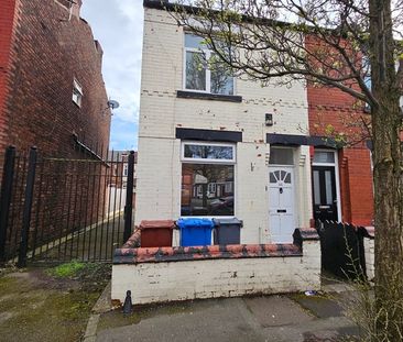 2 Bed End Terrace, Hinde St, M40 - Photo 6