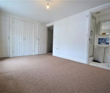 3 bedroom end of terrace house to rent - Photo 1