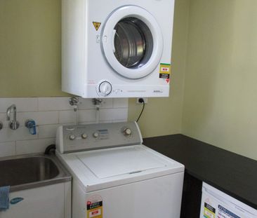 UNIQUE & MODERN Fully Furnished Studio - Photo 5