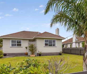 Sunny 2-Bedroom Home in Handy Location - Photo 3