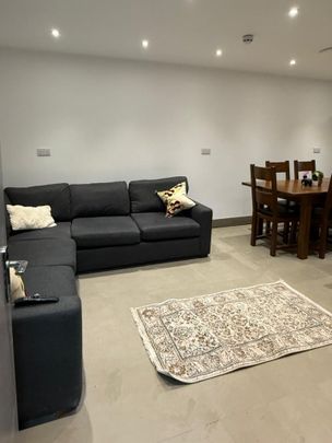 6 Bed Semi-Detached House, Kirby Corner Road, CV4 - Photo 1