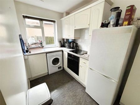 Camilla Close, Sunbury-on-Thames, Surrey, TW16 7PZ - Photo 4