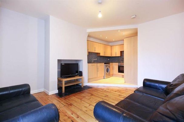 3 bedroom flat to rent - Photo 1