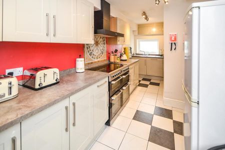 1 bedroom in a house share to rent - Photo 4