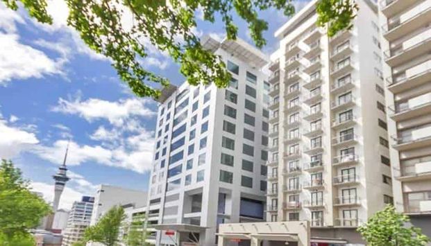 Close to uni - Photo 1