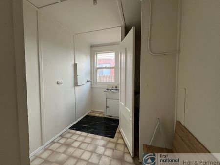 Prime Location! - Photo 5