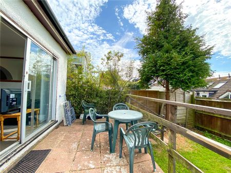 6 bedroom semi-detached house to rent - Photo 2