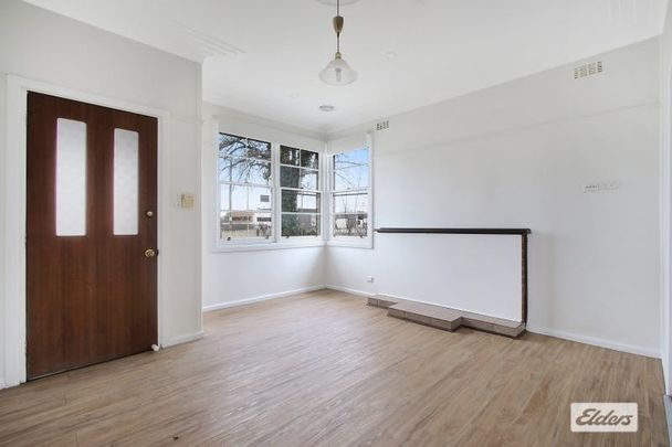 Charming Cottage Style Home. - Photo 1