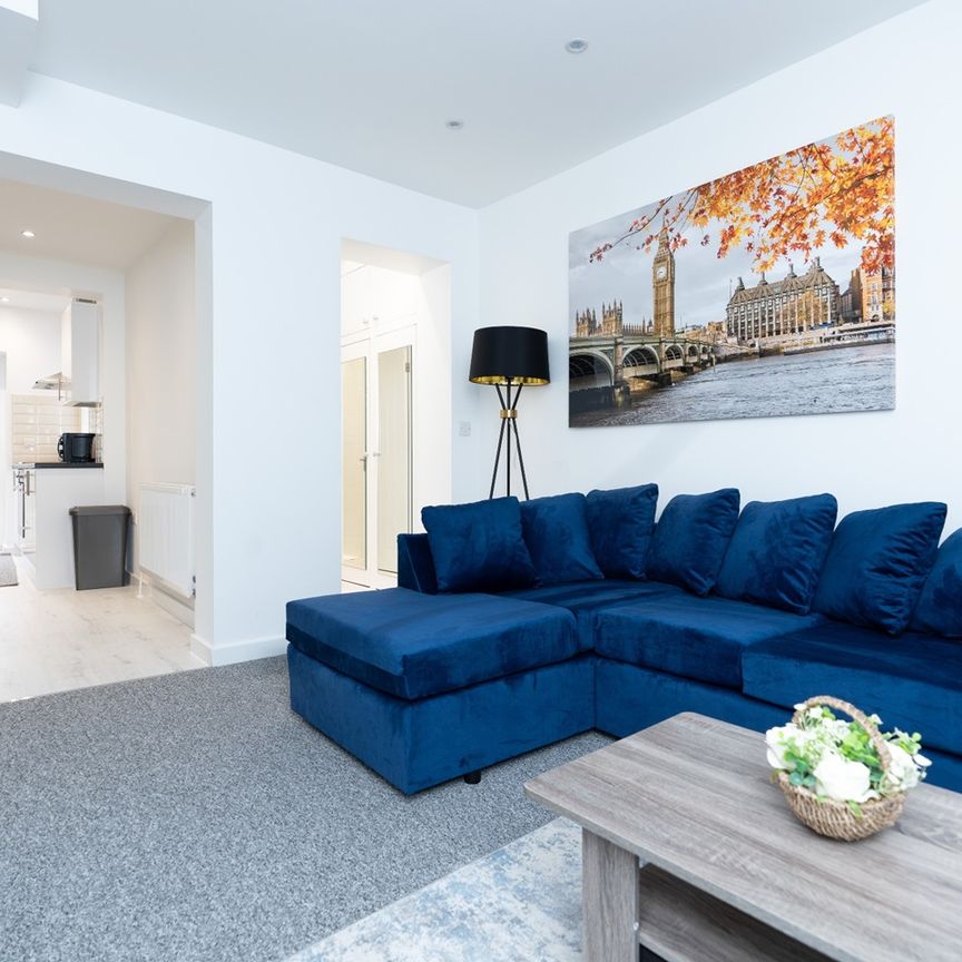 4 Bed Semi-Detached House, Albany Rd, SO15 - Photo 1