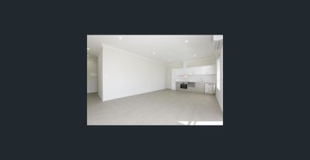 MODERN UNFURNISHED FIRST FLOOR APARTMENT - Photo 4