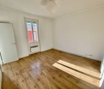 LA LONDE LES MAURES - Type 3 - duplex - location a l'année - Photo 5