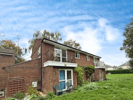 1 bedroom maisonette to rent Aldrige close, Cheltenham, GL50 - Photo 3