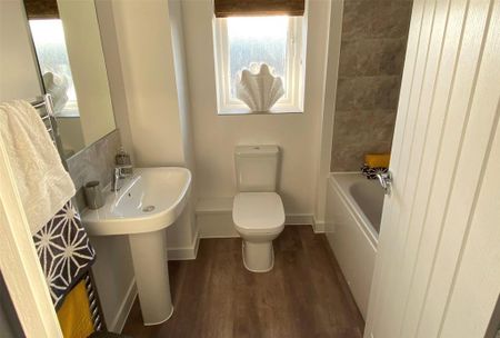 3 bedroom terraced house to rent - Photo 5