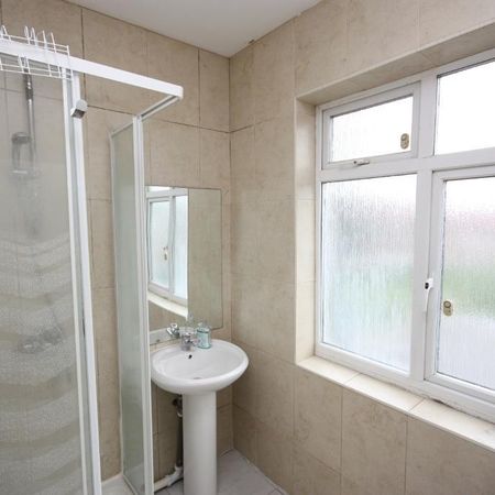 The Approach, East Acton, London, W3 7PS - Photo 3