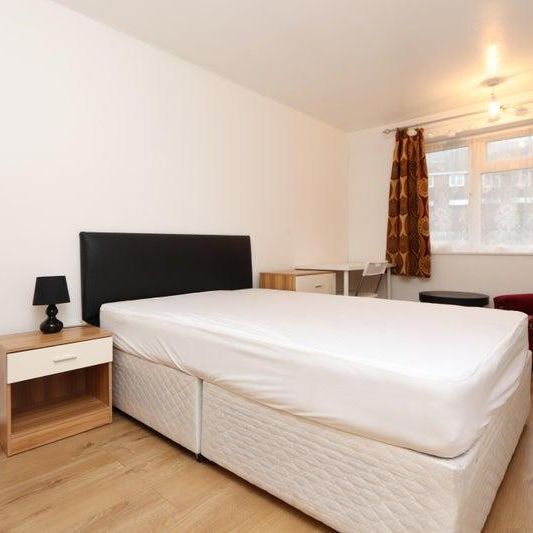 1 bedroom in a flat share to rent - Photo 1