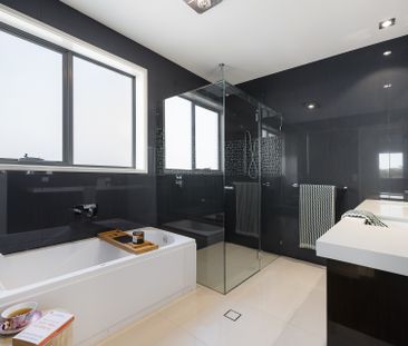 1/10 Nootka Court, Broadbeach Waters QLD 4218 - House For Rent | Do... - Photo 3