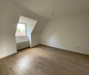 2-Zimmer-Wohnung im Dachgeschoss mit Badewanne in Wilhelmshaven - zentrale Lage !!! - Foto 3