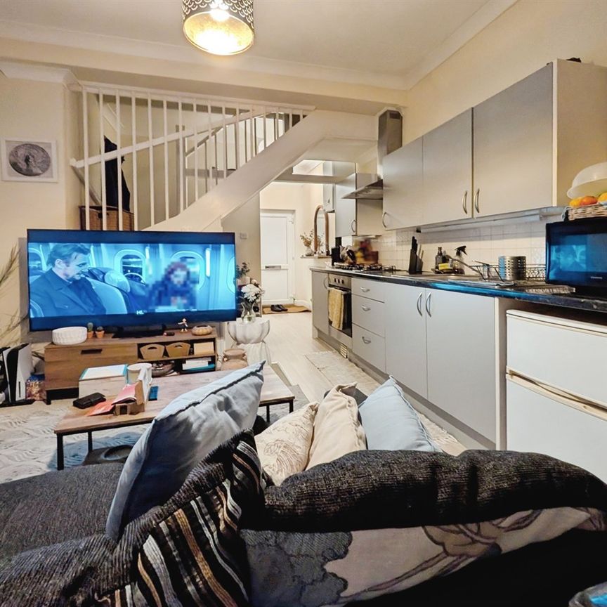 Arthur Road, SO15 - Photo 1